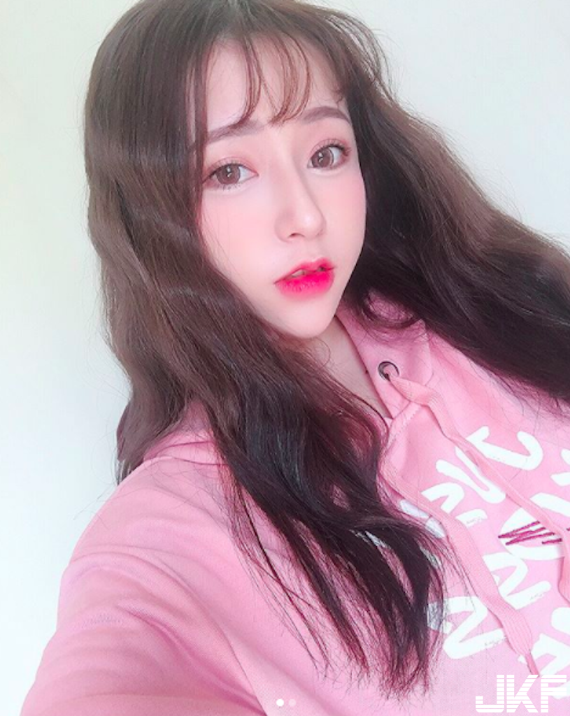 正妹「性感北半球」超震撼，「超邪惡低胸誘惑」讓人受不了！