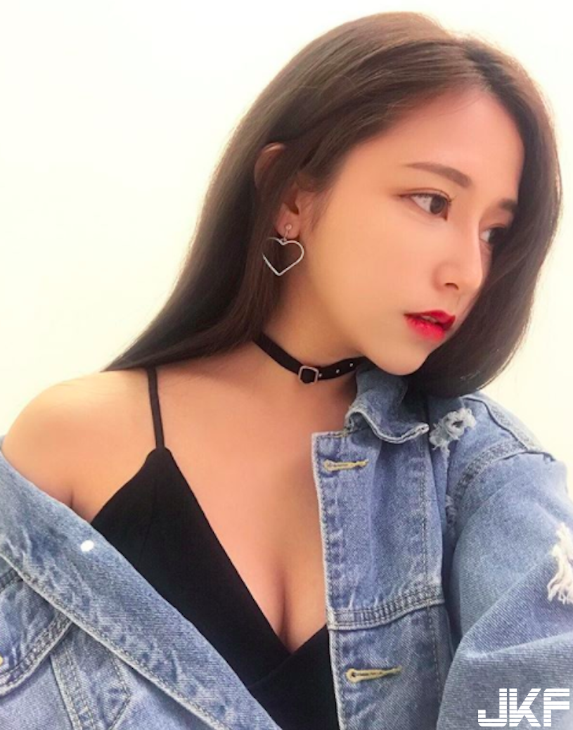 正妹「性感北半球」超震撼，「超邪惡低胸誘惑」讓人受不了！