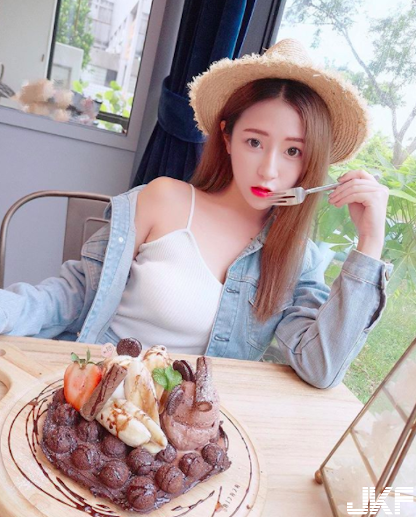 正妹「性感北半球」超震撼，「超邪惡低胸誘惑」讓人受不了！