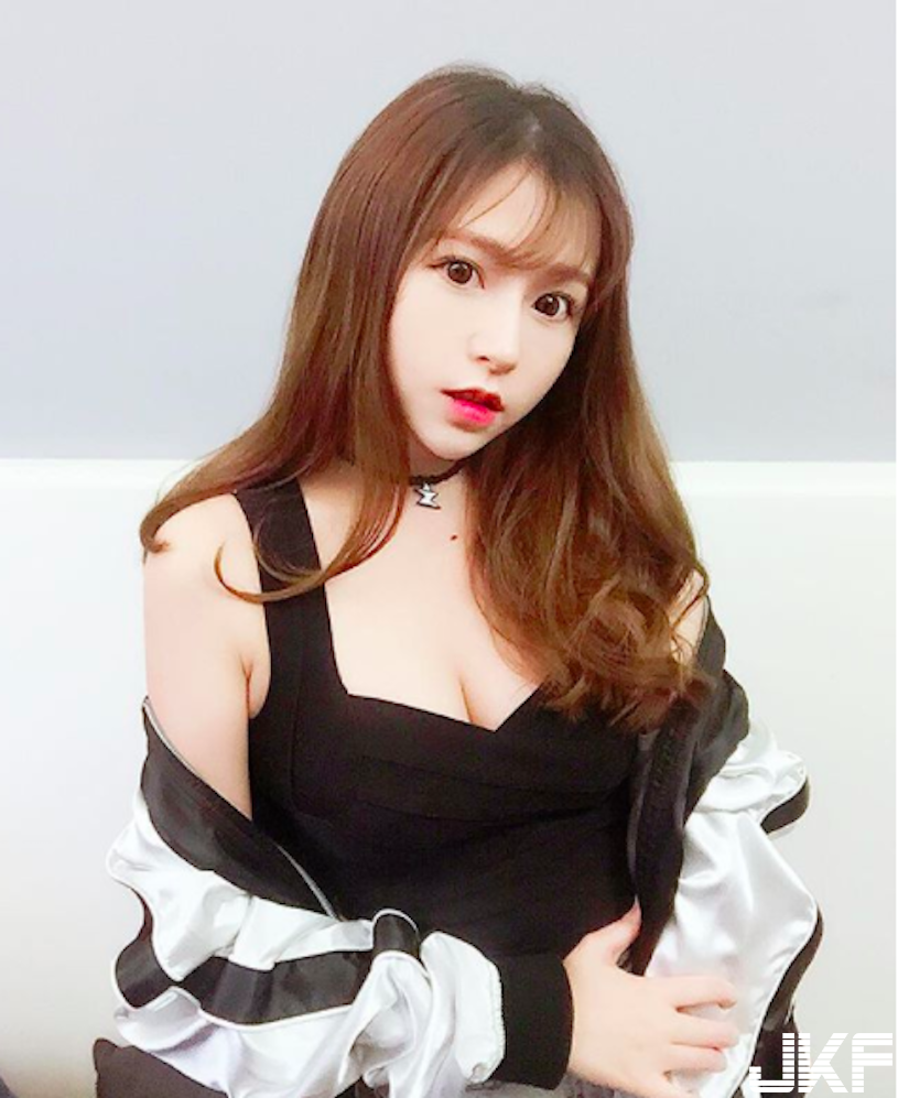 正妹「性感北半球」超震撼，「超邪惡低胸誘惑」讓人受不了！