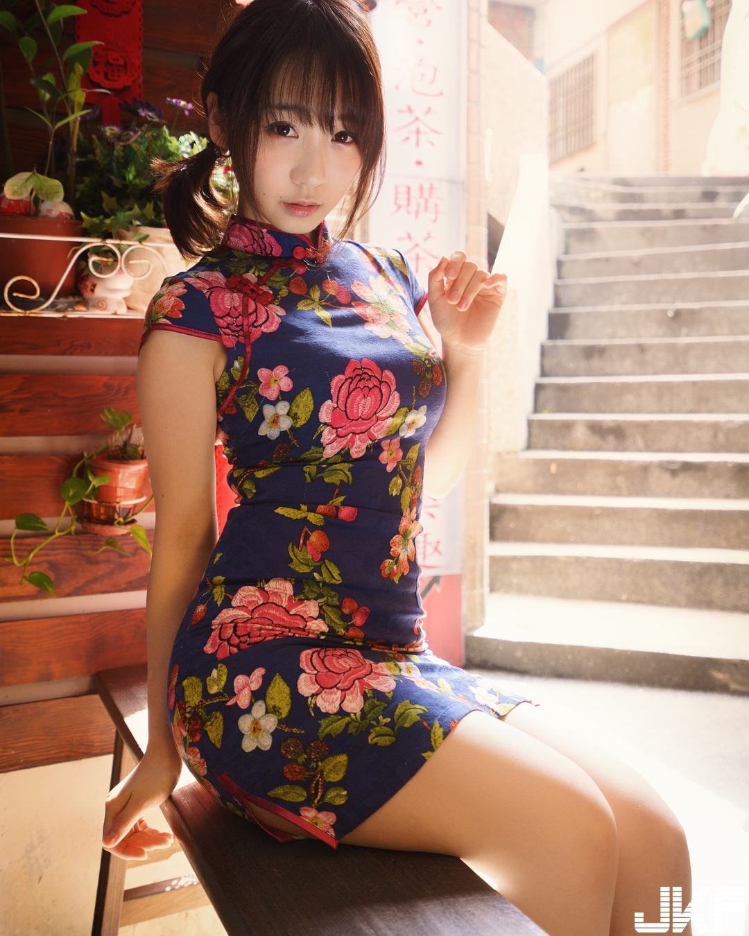 「爆乳Coser」好壞壞！公共場所曬「圓潤下乳」　試圖用邪惡視角挑逗！