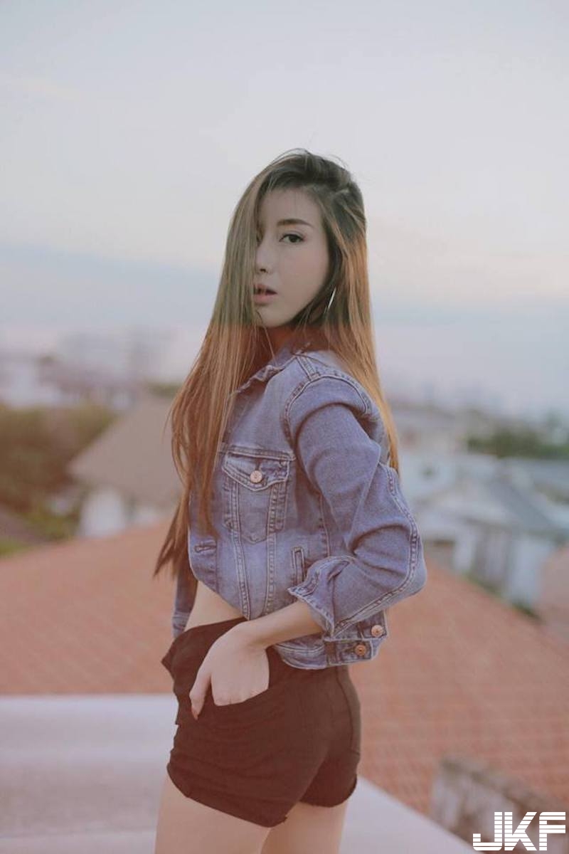 路邊攤「氣質正妹老闆娘」超吸客！下班後換比基尼「火辣身材」讓人想加買兩顆湯圓！