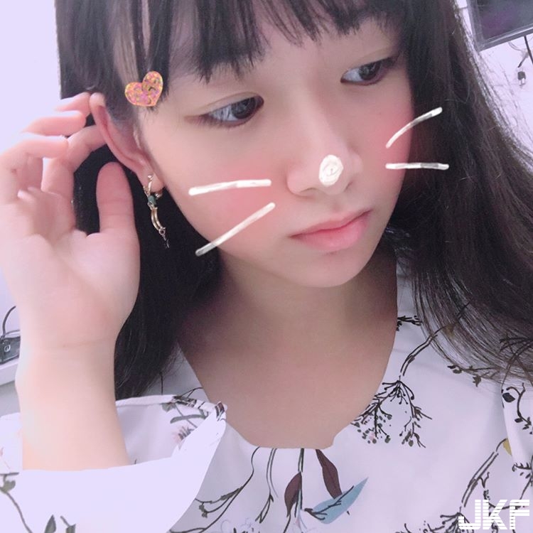 超迷你「巨乳小隻馬」只有18歲！未熟音樂才女已是「完熟身材」！