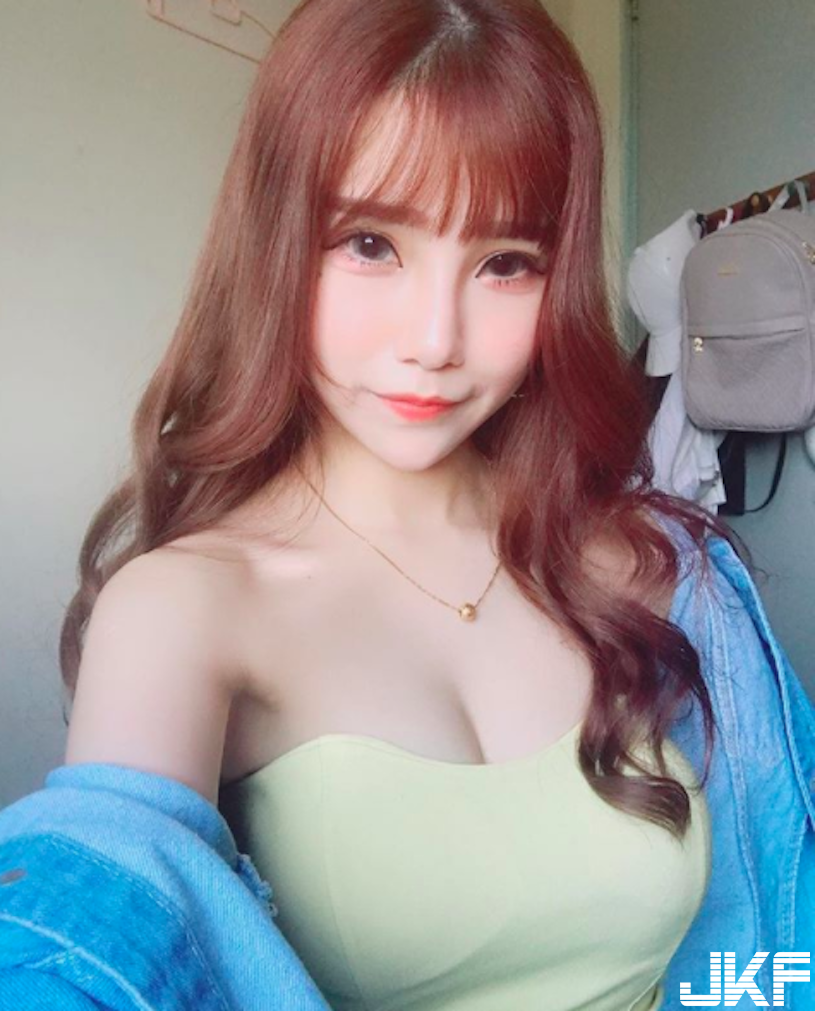 正妹性感乳溝超讓人心動！爆奶發文：就缺一個男友！