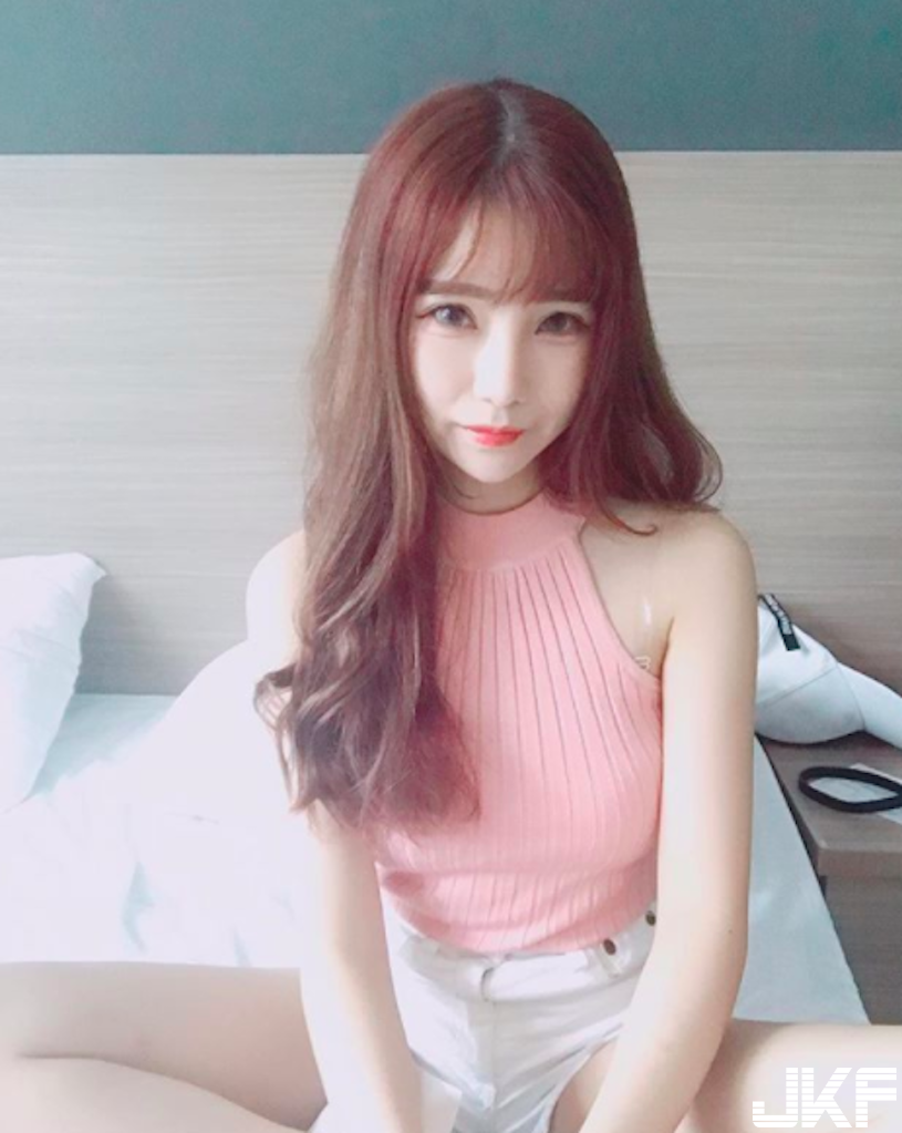 正妹性感乳溝超讓人心動！爆奶發文：就缺一個男友！