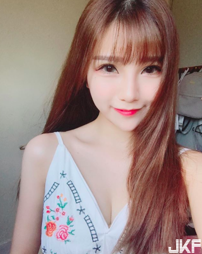 正妹性感乳溝超讓人心動！爆奶發文：就缺一個男友！