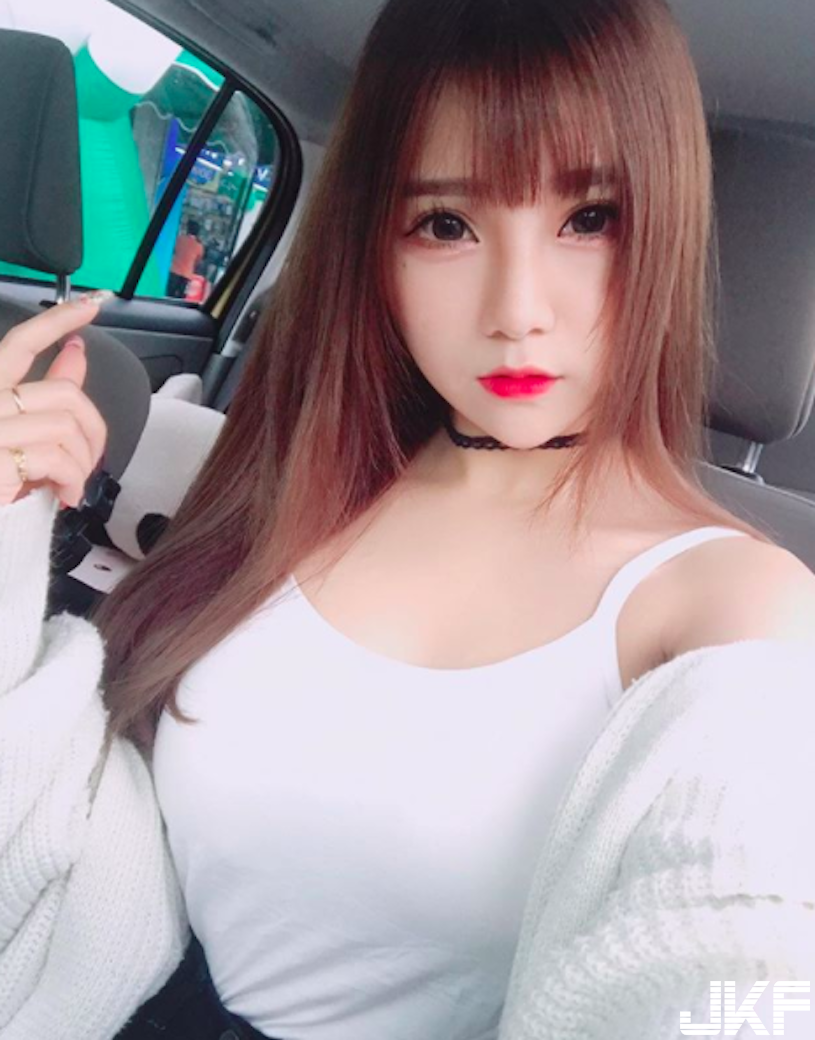 正妹性感乳溝超讓人心動！爆奶發文：就缺一個男友！