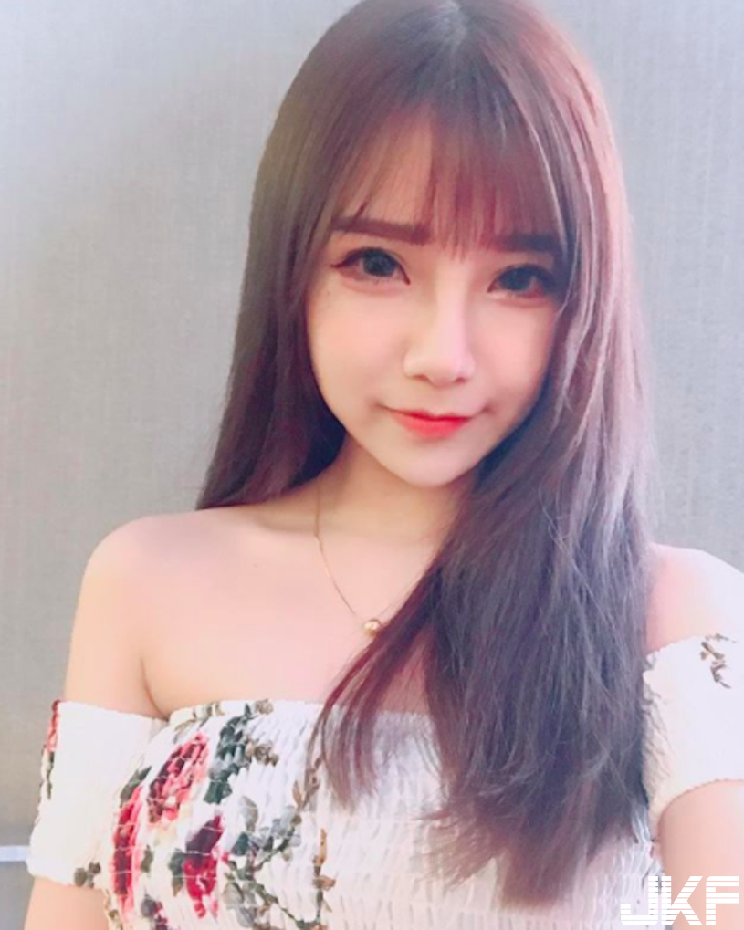 正妹性感乳溝超讓人心動！爆奶發文：就缺一個男友！