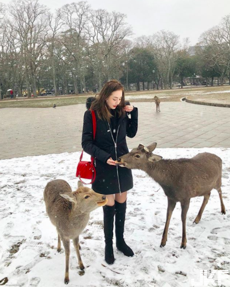 吃元宵啦！大馬正妹「飽滿大湯圓」快滿出來！泳衣中路開開「雪白雙峰」邀你共賞！