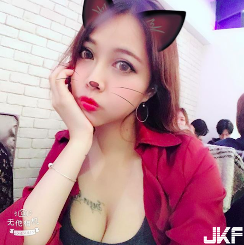 睡著啦！捷運驚見「火辣爆乳妹」邪惡視角太犯規！滿滿的「低胸誘惑」讓人鼻血直流…