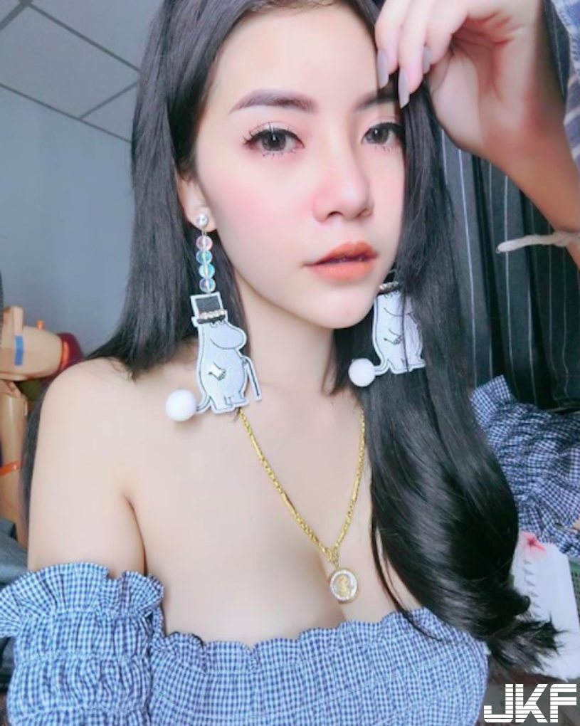 超胸！F奶「爆乳輕熟女」神猛奶量太銷魂！誘人的「豐滿上圍」份量有夠飽滿…