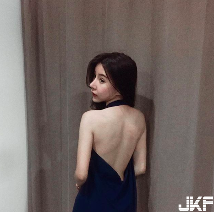 九頭身正妹「長腿超逆天」，海中辣照「曲線讓人瘋狂啊」！