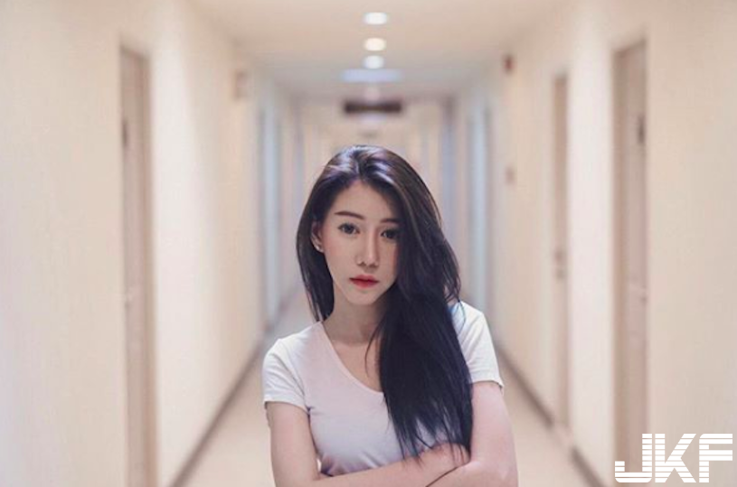 九頭身正妹「長腿超逆天」，海中辣照「曲線讓人瘋狂啊」！