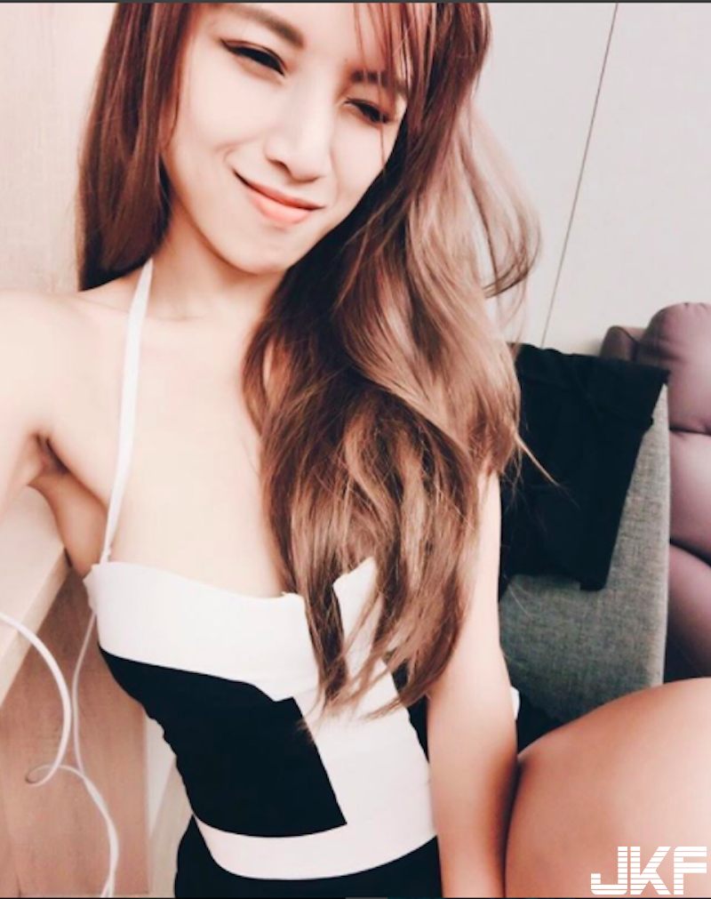 鼻血出來啦！「火辣正妹人妻」身材超性感！「渾圓美乳」池邊波光蕩漾！