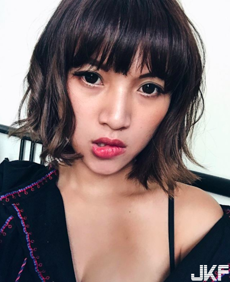 鼻血出來啦！「火辣正妹人妻」身材超性感！「渾圓美乳」池邊波光蕩漾！