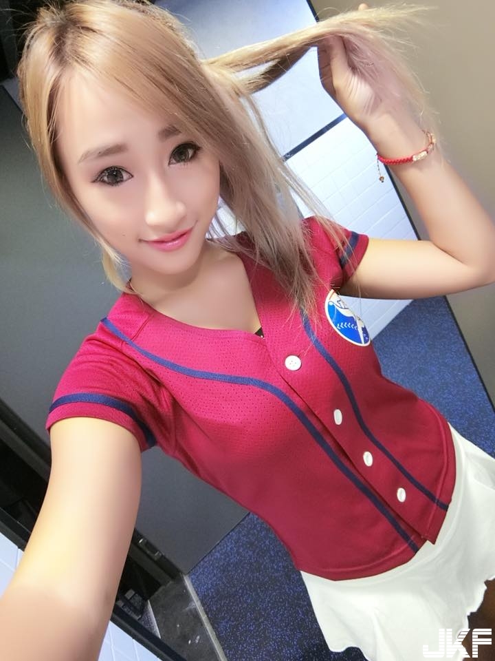 這巧克力牛奶Hen可以！小麥色「爆乳女孩」標緻身材只融你口、不融你手！