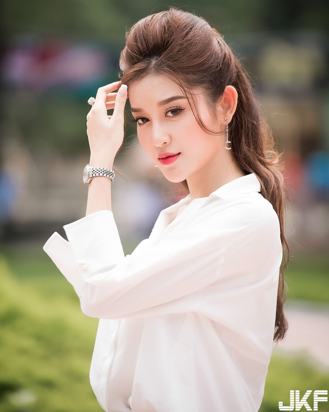 美到出水！「越南超模」顏值超越神級，「水蛇腰」曲線太過美艷！