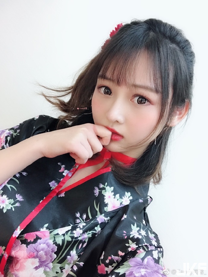 【蜗牛娱乐】「清純學生妹」在日本爆紅！運動服下包裹超飽滿奶球　童顏巨乳果然是王道！