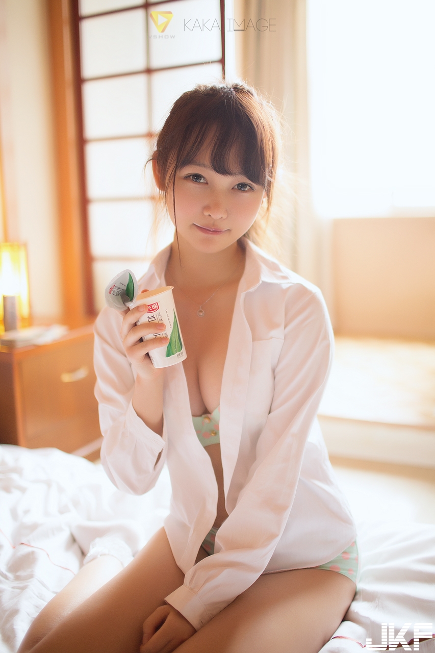 【蜗牛娱乐】「清純學生妹」在日本爆紅！運動服下包裹超飽滿奶球　童顏巨乳果然是王道！