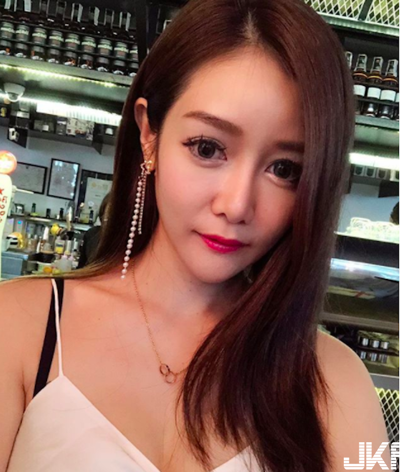 正妹渾圓美胸「撐爆短版衣」！傲人胸曲線「乳量好驚人」！