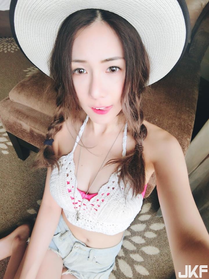 這樣太危險！美乳「外文系正妹」曲線過度惹火！完美身材讓人無法招架啊…