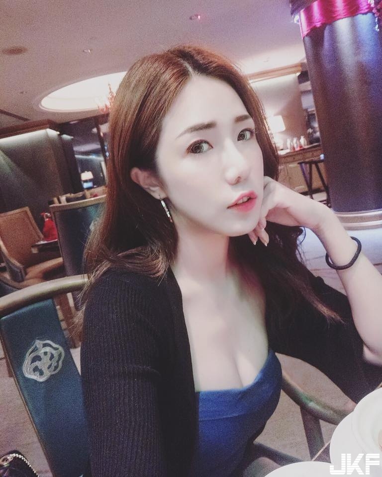 這樣太危險！美乳「外文系正妹」曲線過度惹火！完美身材讓人無法招架啊…