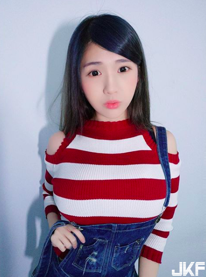 爆乳正妹地心引力超強大！「火辣美乳」細肩帶快撐不住了！