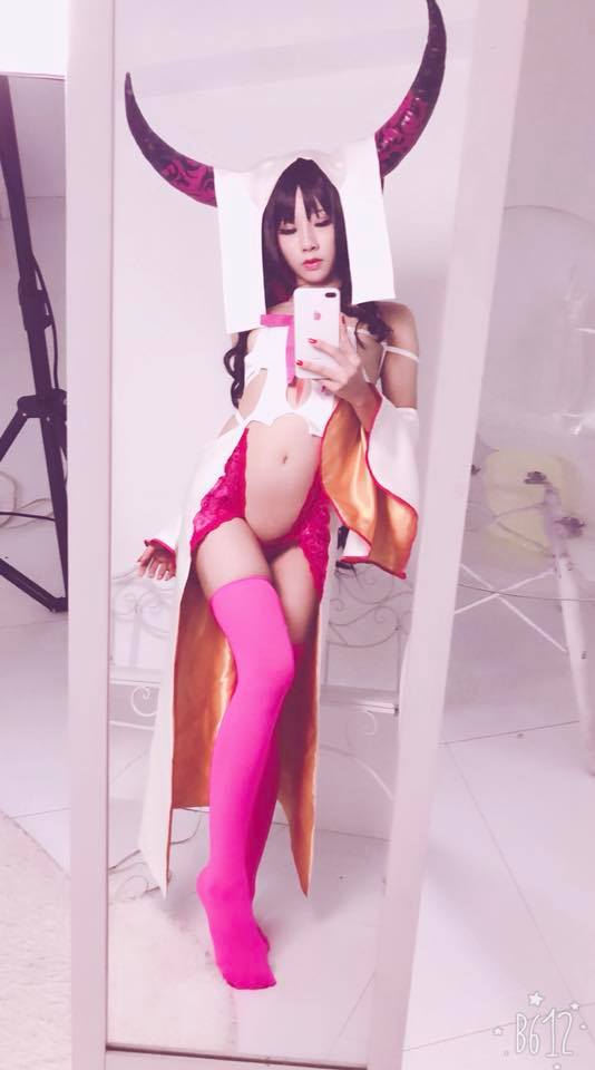 「性感爆乳Coser」雨波超大尺度演出！絕美顏值還有火辣身材完美還原二次元！