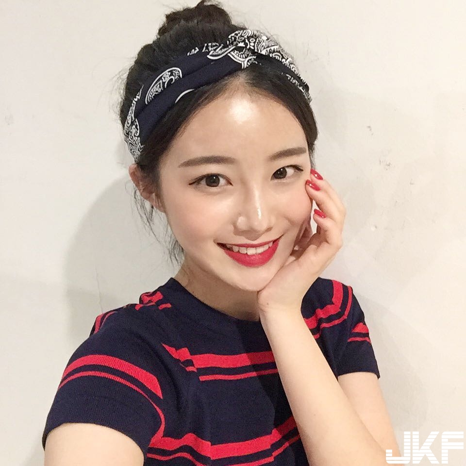我的給你吃！氣質正妹深喉嚨大熱狗一口塞 「極致挑逗」讓人喉頭一緊