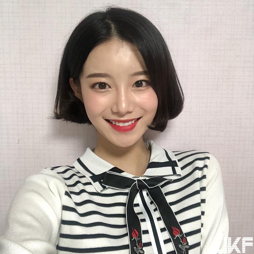 我的給你吃！氣質正妹深喉嚨大熱狗一口塞 「極致挑逗」讓人喉頭一緊