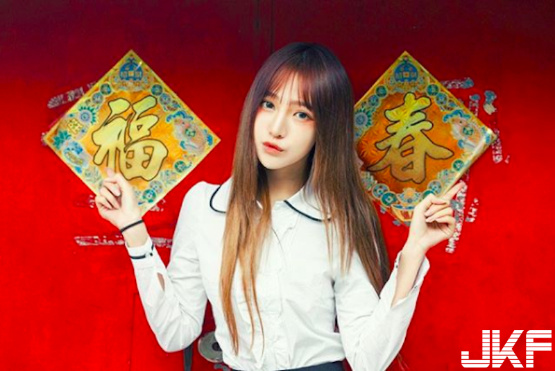 高雄女中「甜美學生妹」出沒！粉嫩肌膚＋白皙美乳太極品！好想跟她當同學啊！