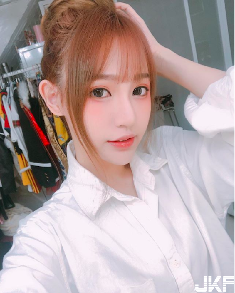 高雄女中「甜美學生妹」出沒！粉嫩肌膚＋白皙美乳太極品！好想跟她當同學啊！