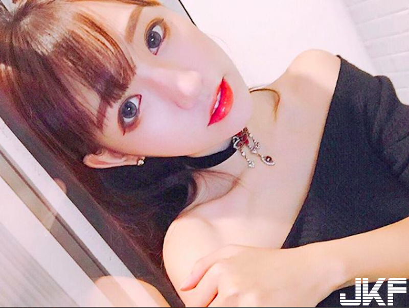 高雄女中「甜美學生妹」出沒！粉嫩肌膚＋白皙美乳太極品！好想跟她當同學啊！