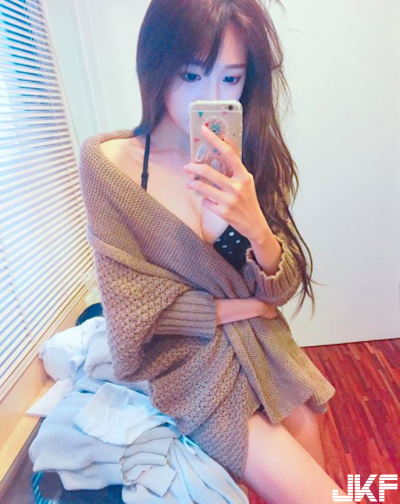 高雄女中「甜美學生妹」出沒！粉嫩肌膚＋白皙美乳太極品！好想跟她當同學啊！