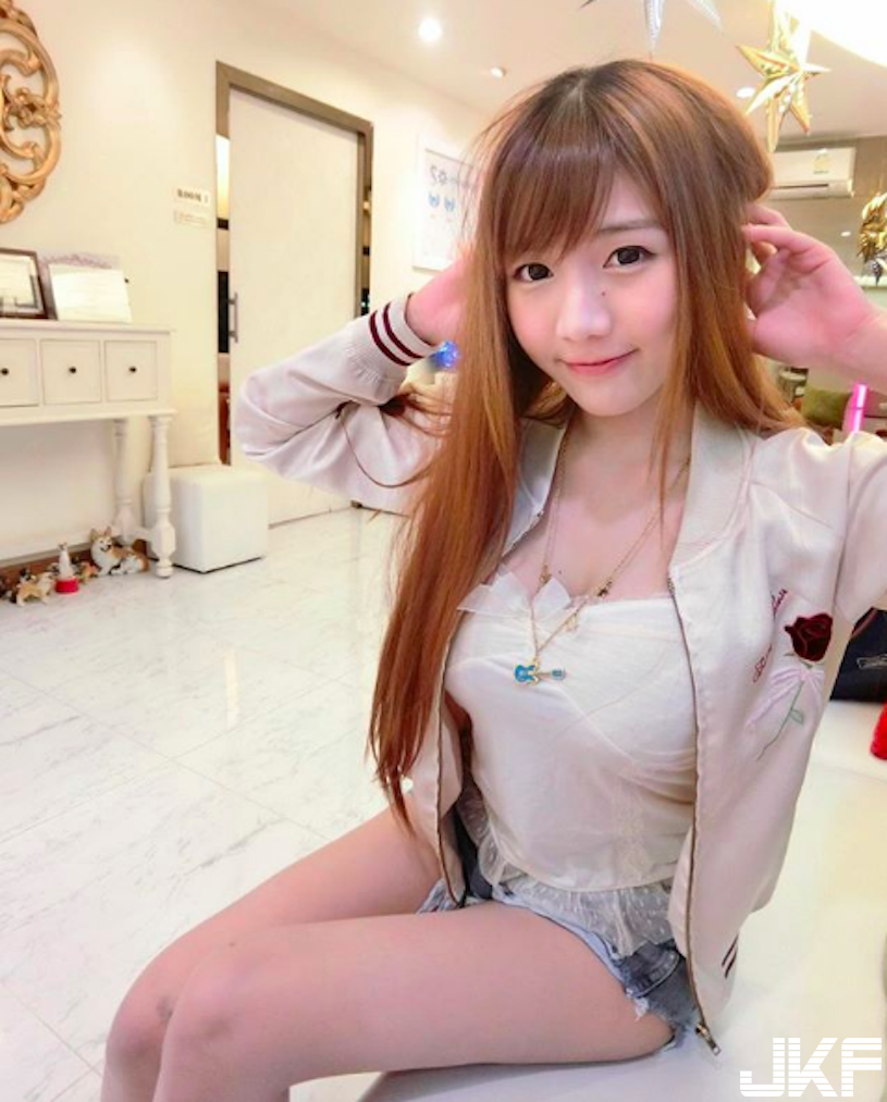 好胸！超迷人「白皙美胸正妹」G乳有夠火辣！飽滿的「誘惑畫面」沒有極限&#8230;