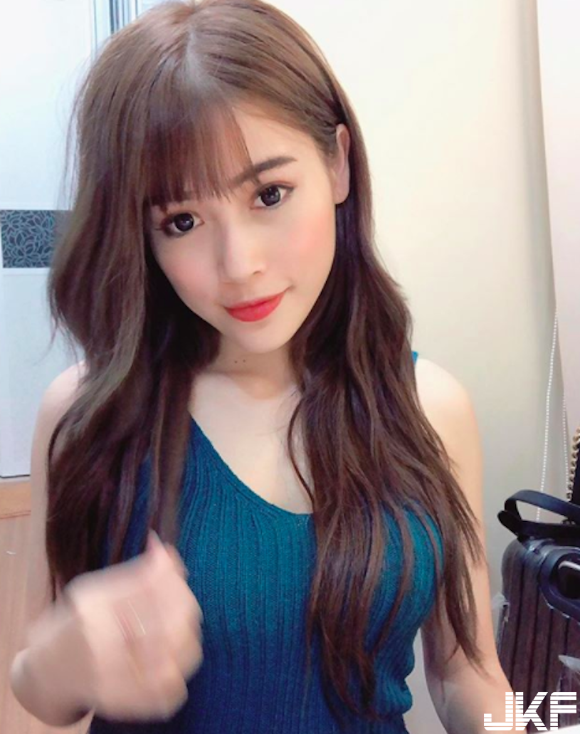 性感洋裝「直接開出深溝」！正妹「豐滿美乳」讓人好想征服啊！