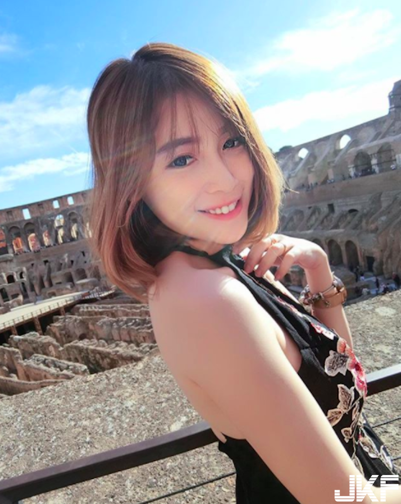 性感洋裝「直接開出深溝」！正妹「豐滿美乳」讓人好想征服啊！