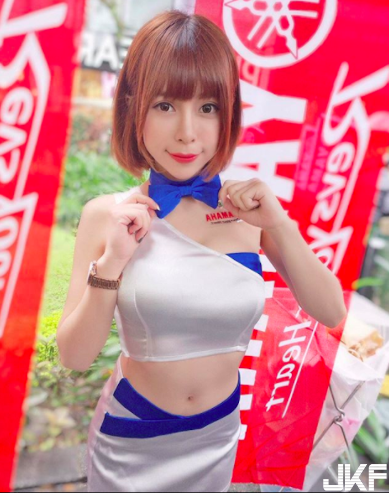 前凸後翹「美乳小惡魔」！身材嬌小乳量滿滿的「極品小隻馬」！性感線條太邪惡啦！