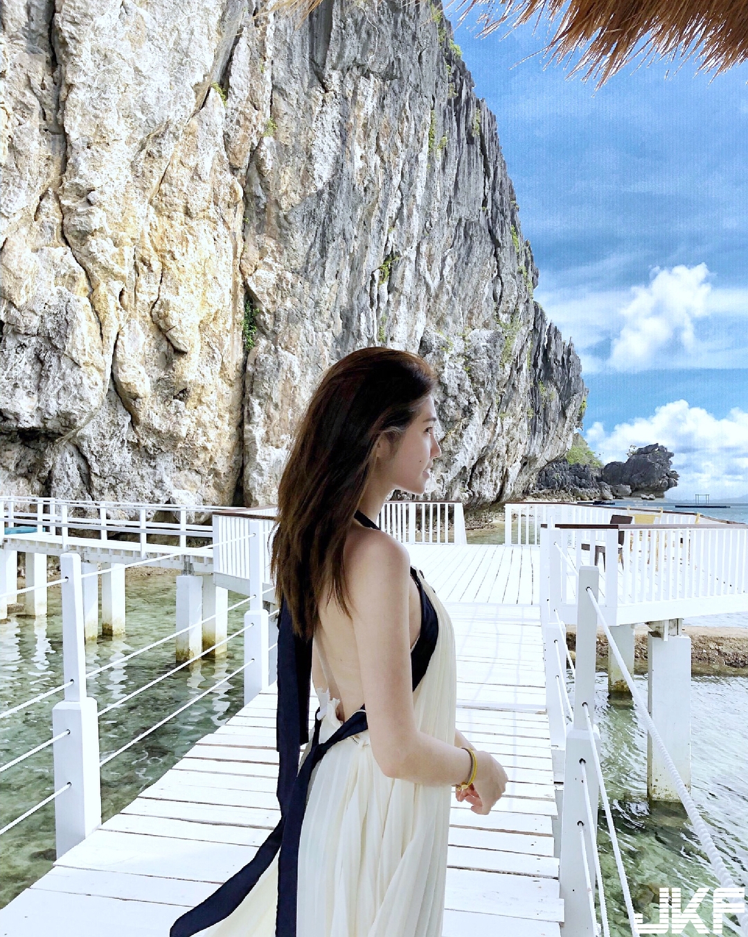 甜美笑容100分！「氣質甜心」完美身形弧線，「飽滿美乳」超養眼！