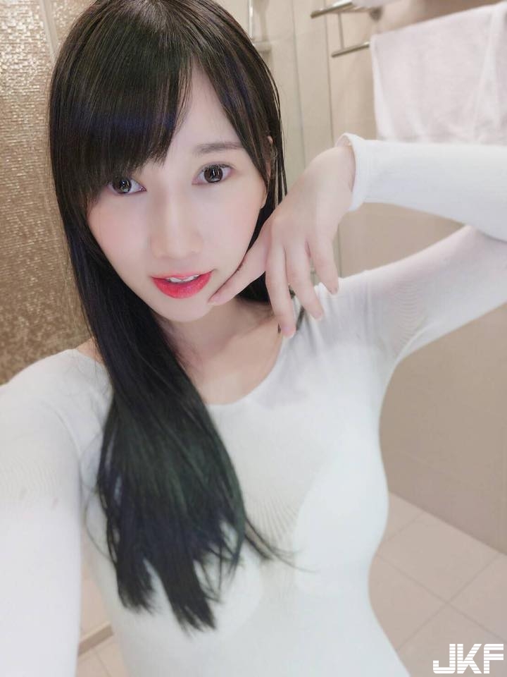 超邪惡！隔壁女同學「制服半敞」美乳都看光了！根本逼人跟她一起翹課啊…