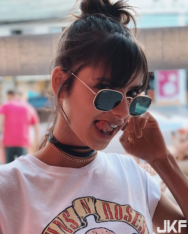 巴西超模 Bruna Lirio 火辣的六字腹肌正妹曬著太陽 好想幫她抹油 - 歐美美女 -
