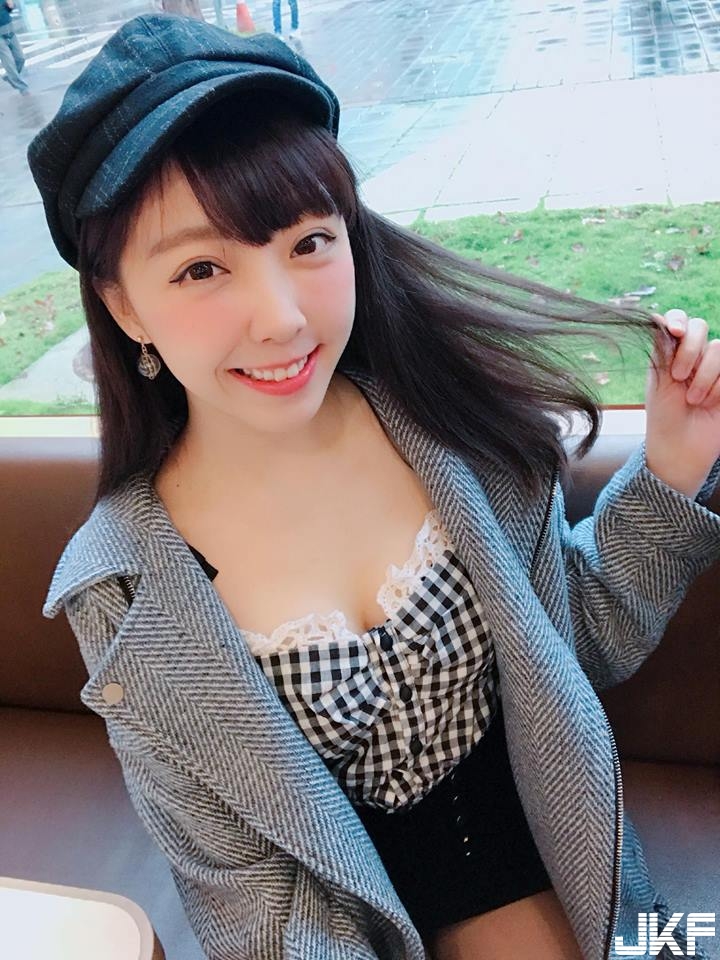 激萌！「甜美正妹」笑容實在太卡哇伊，搭配火辣身材更讓人瞬間戀愛！