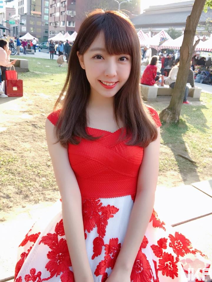 激萌！「甜美正妹」笑容實在太卡哇伊，搭配火辣身材更讓人瞬間戀愛！
