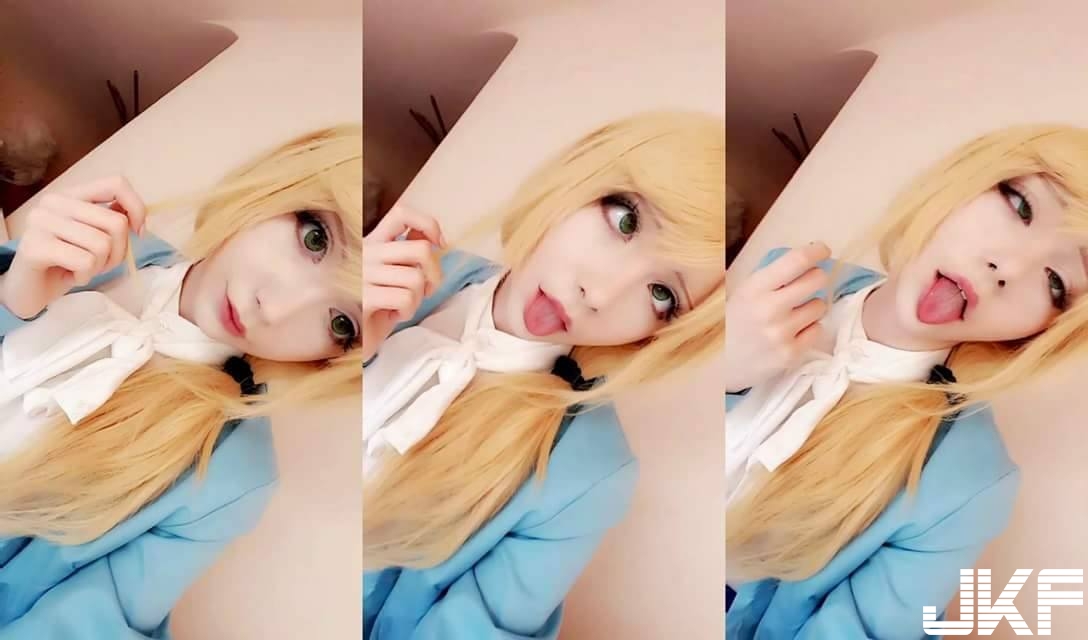 老司機都懂！「爆乳Coser」神還原小黃本的極點表情，色氣太重太銷魂！
