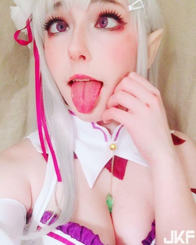老司機都懂！「爆乳Coser」神還原小黃本的極點表情，色氣太重太銷魂！