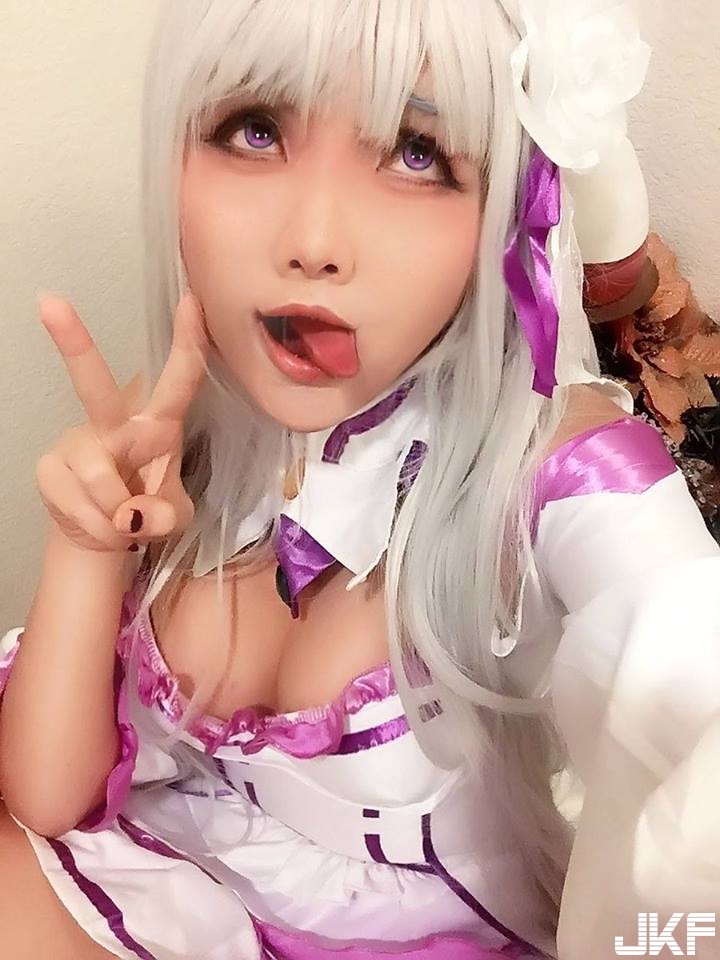 老司機都懂！「爆乳Coser」神還原小黃本的極點表情，色氣太重太銷魂！