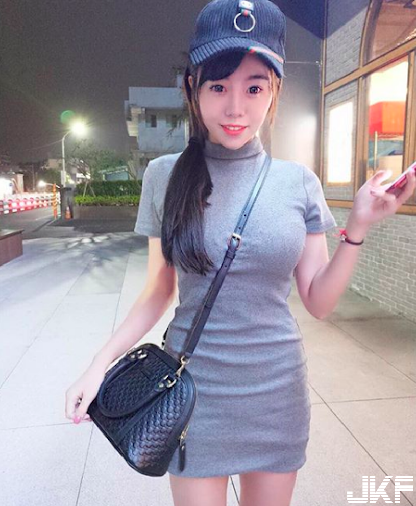 餐廳「超胸美乳正妹」傲人上圍太迷人啦！超誘惑「邪惡視角」畫面有夠犯規…
