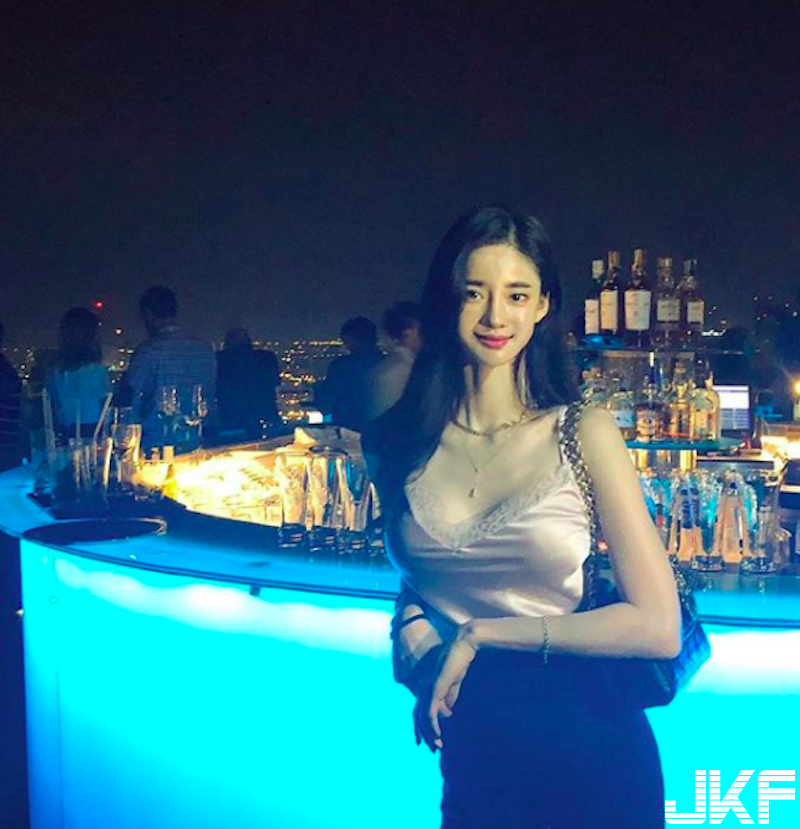 「九頭身正妹」身材比例超逼人！「大奶翹臀」還有精緻馬甲線！國外的姊姊比較辣啊！
