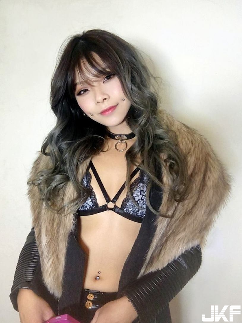 狂野正妹「迷情尺度照」曝光！渾圓美乳加翹臀，分秒都引遐想！