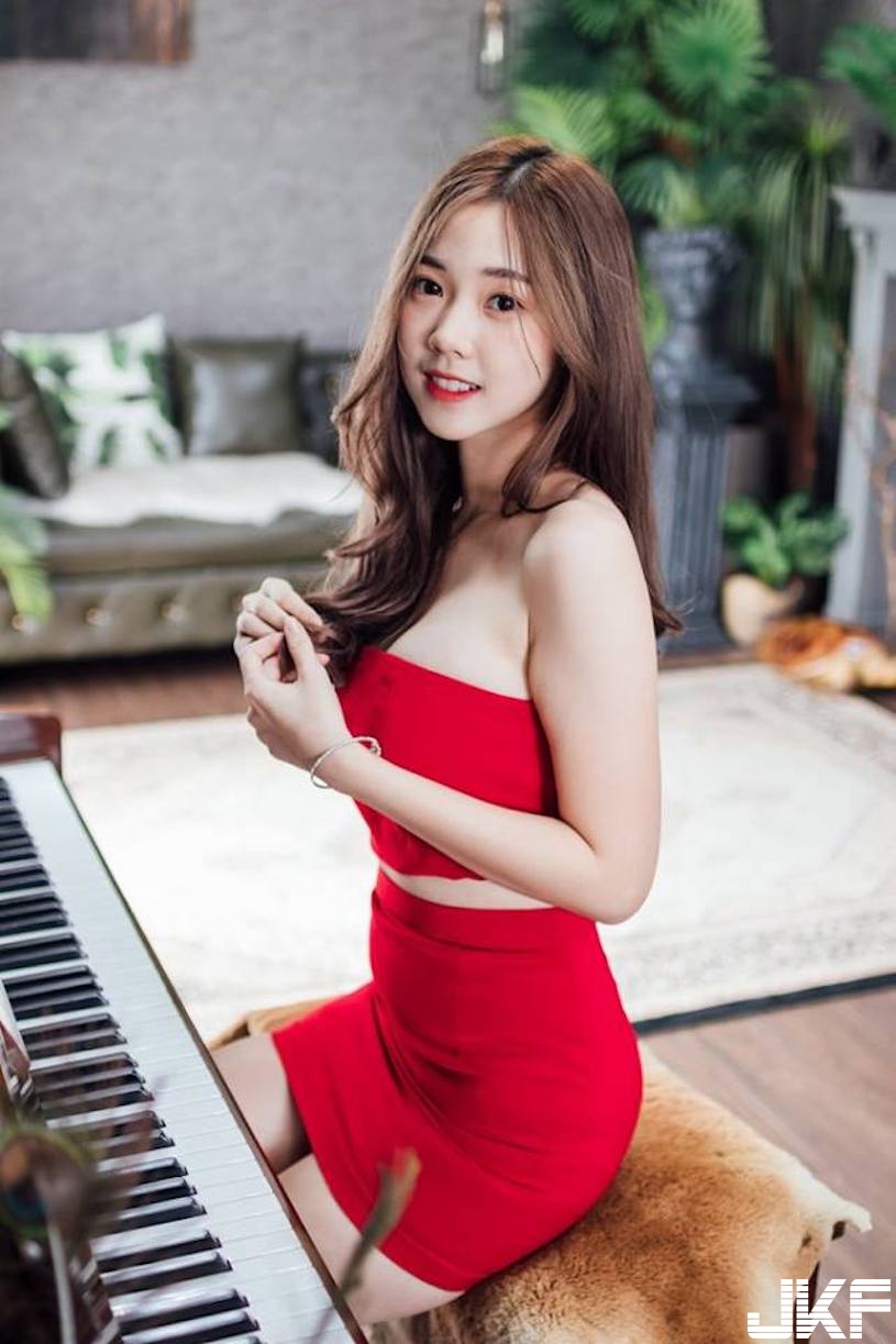 超甜學生妹「上圍也好有料」！一脫衣「飽滿美乳」讓人驚艷！